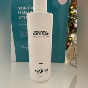 Jan Marini Bioglycolic Face Cleanser - authentic/ genuine. 
Never opened.